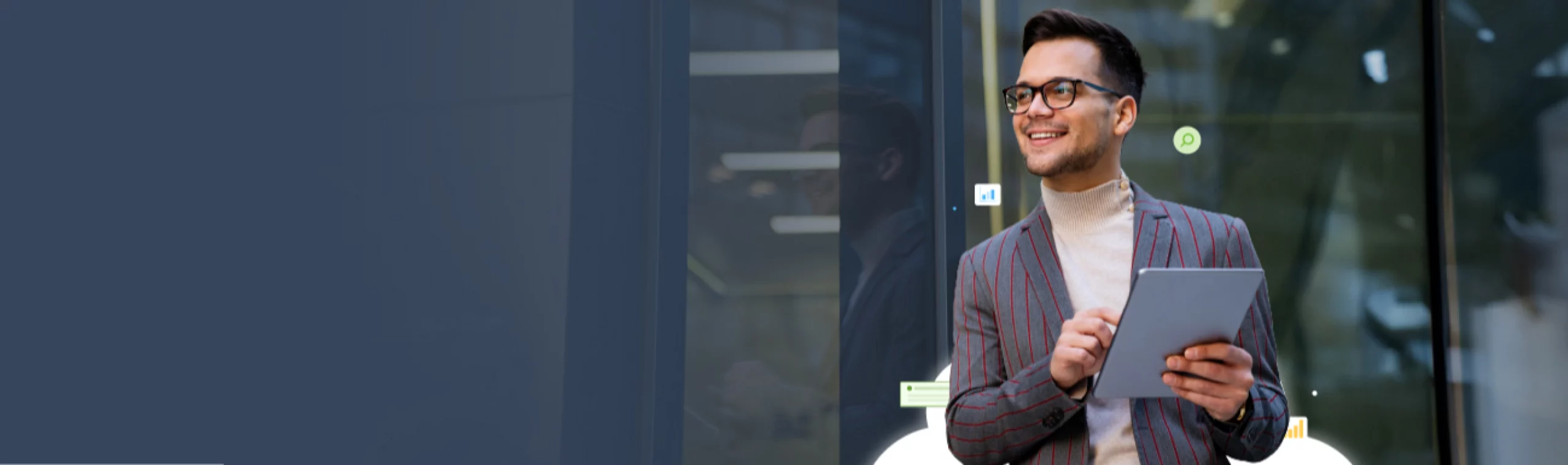 Cliente usando Tienda Siigo desde su tablet para adquirir productos contables fácilmente